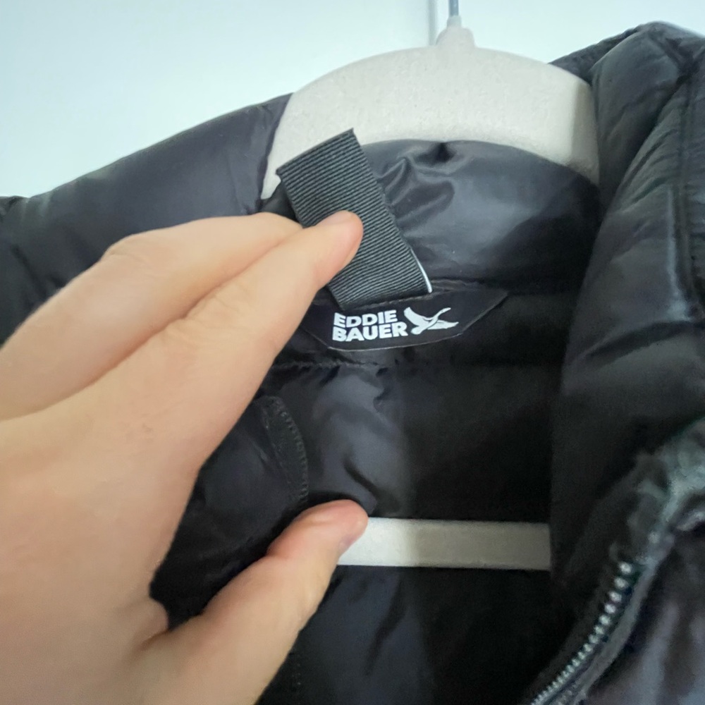 NWOT Eddie Bauer Black Puffer Vest - Picture 3 of 3